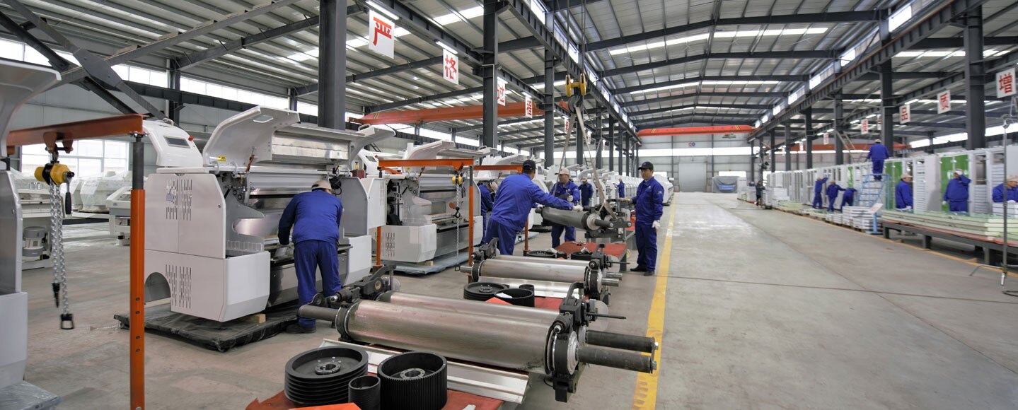 Worker assembling grinding roller of flour milling machine